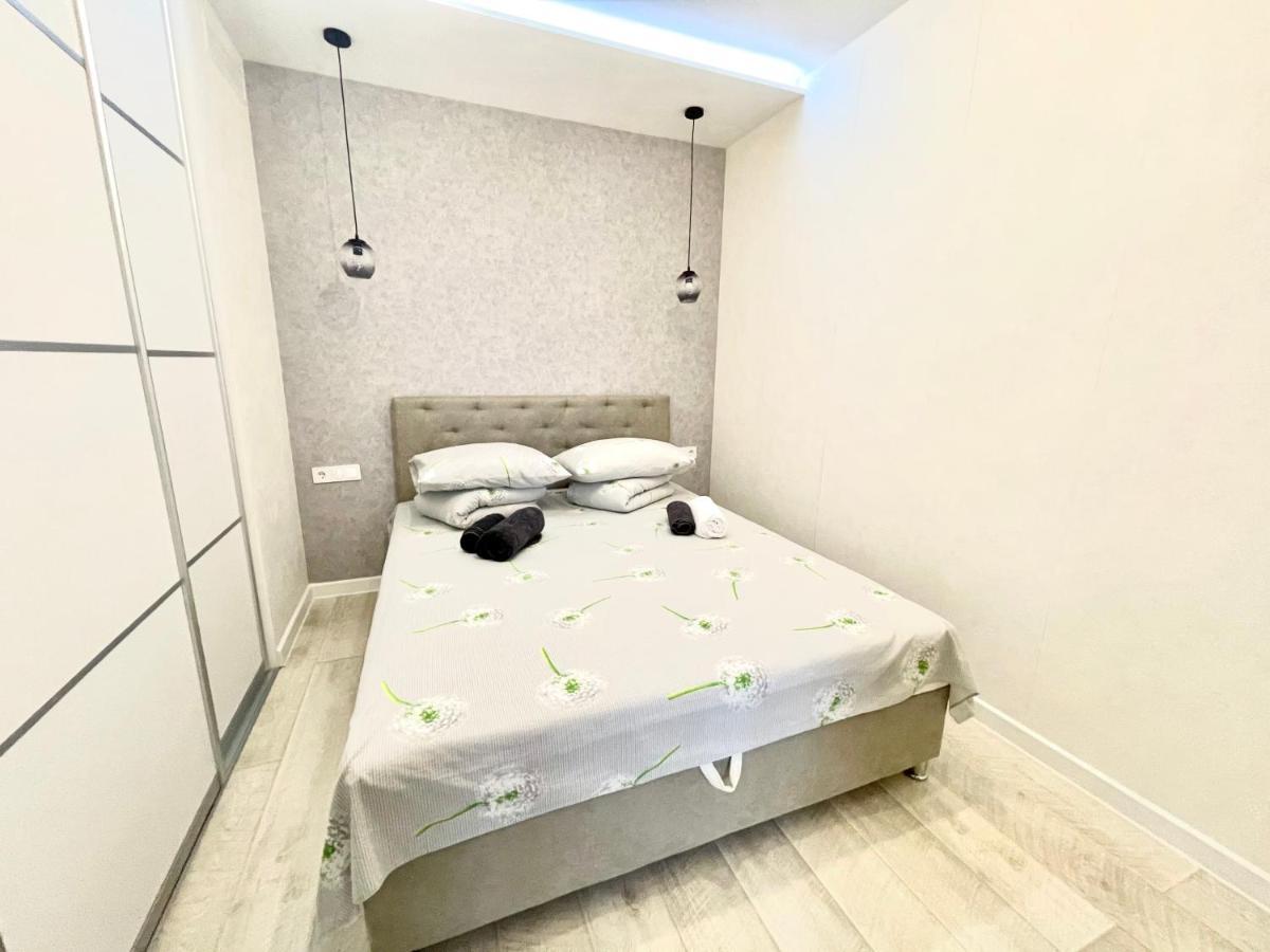 Сozy 704 Sunrise Apartments On The 22Nd Floor In The Center Odesa Exterior foto