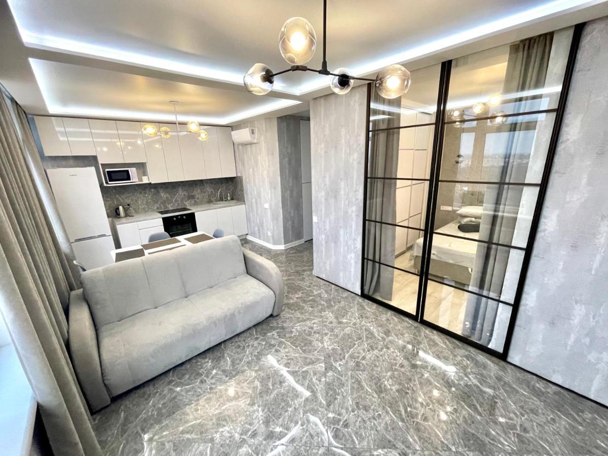 Сozy 704 Sunrise Apartments On The 22Nd Floor In The Center Odesa Exterior foto